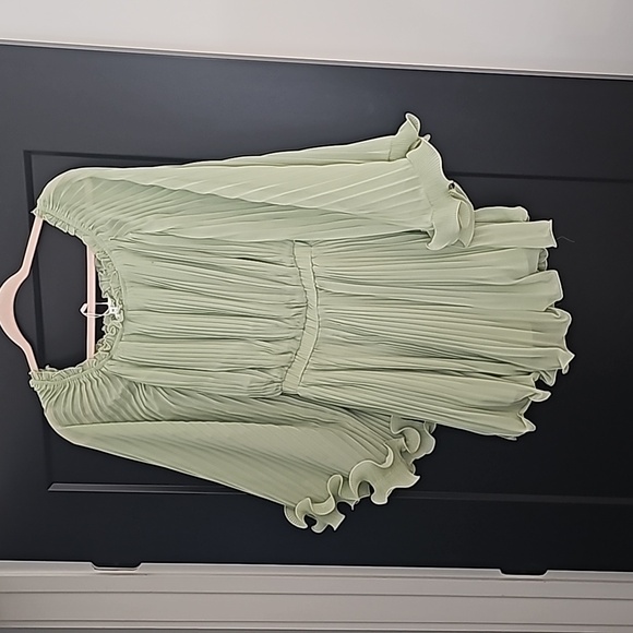 Vici smile wide pleated off shoulder romper - Picture 10 of 10